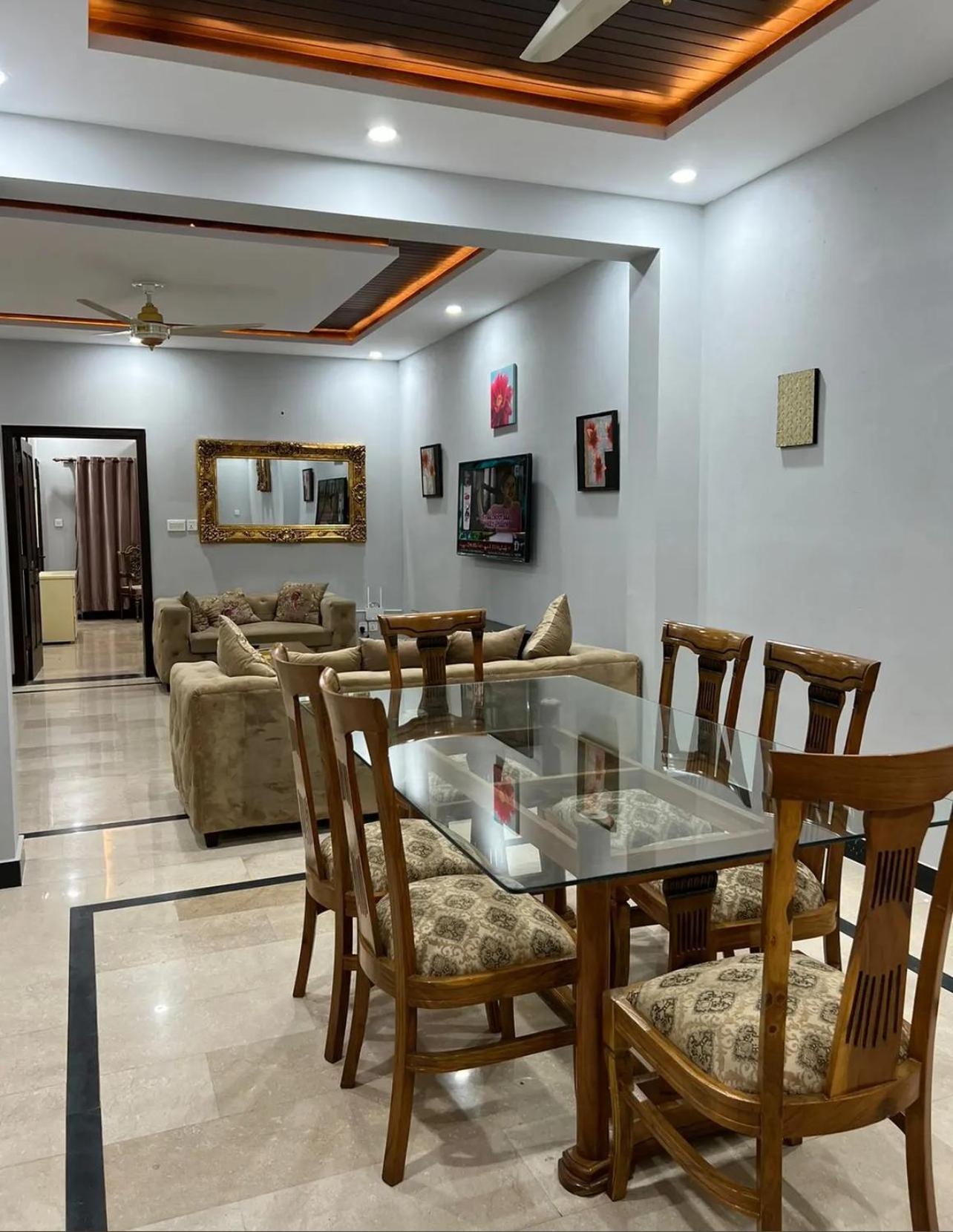 Holiday In Исламабад Экстерьер фото